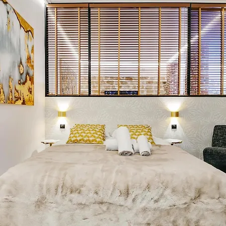 Chic And Calm Apartment Paris